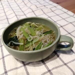 小松菜ともやしと糸こんにゃくのスープ